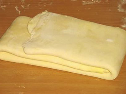 Самса с сыром из слоеного теста в духовке