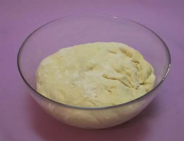 Лепешка с сыром из дрожжевого теста в духовке