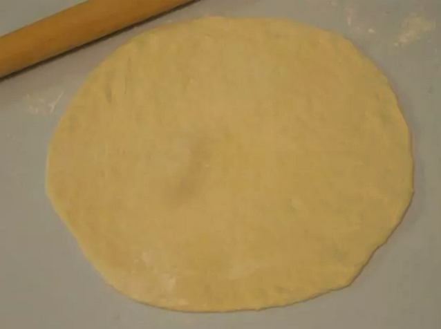 Лепешка с сыром из дрожжевого теста в духовке