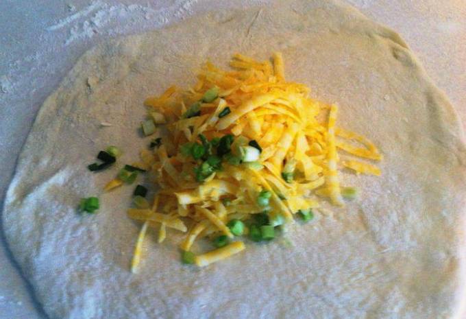 Лепешки на кефире с сыром и зеленым луком на сковороде