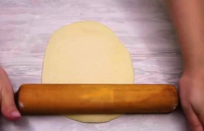 Дрожжевая сырная лепешка на кефире в духовке