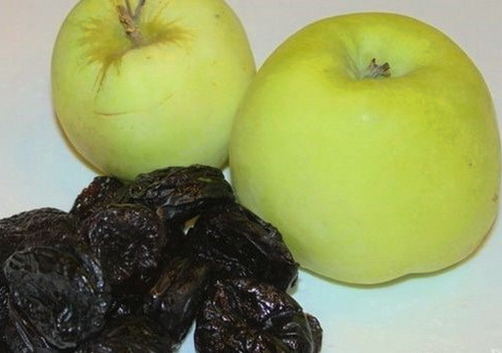 Утка с яблоками и черносливом в фольге в духовке