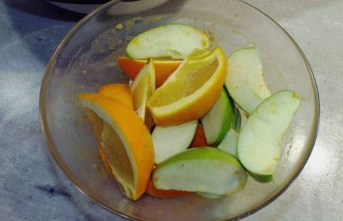Утка с яблоками и апельсинами в фольге в духовке