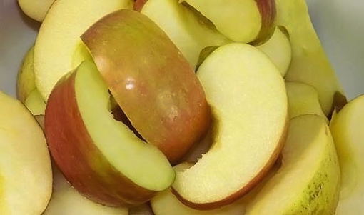 Утка с яблоками, запеченная в фольге в духовке