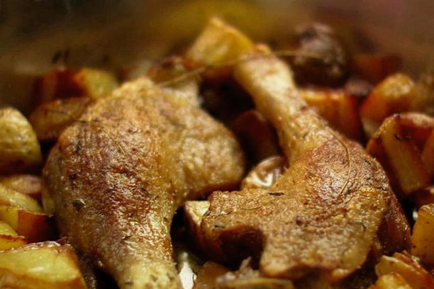 Утка в рукаве кусочками с картошкой в духовке - вкусный рецепт сочной и мягкой утки