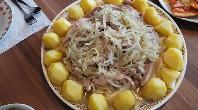Приготовления Бешбармака из курицы с картошкой