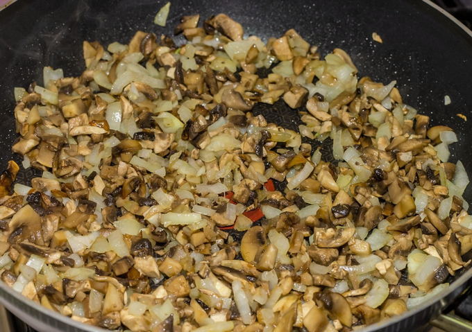 Утка с картошкой и грибами в рукаве в духовке