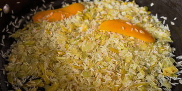 Утка с рисом и апельсинами в духовке