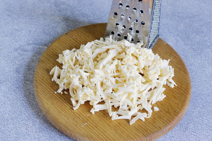Сырная лепешка с чесноком в духовке