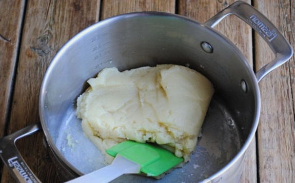 Заварное тесто для эклеров с маргарином