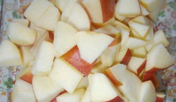Утка с яблоками и рисом в рукаве в духовке