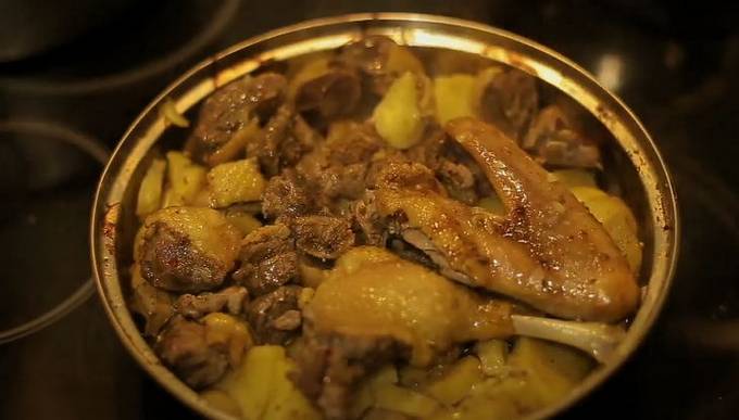 Сочная утка с картошкой в духовке целиком – рецепт запекания