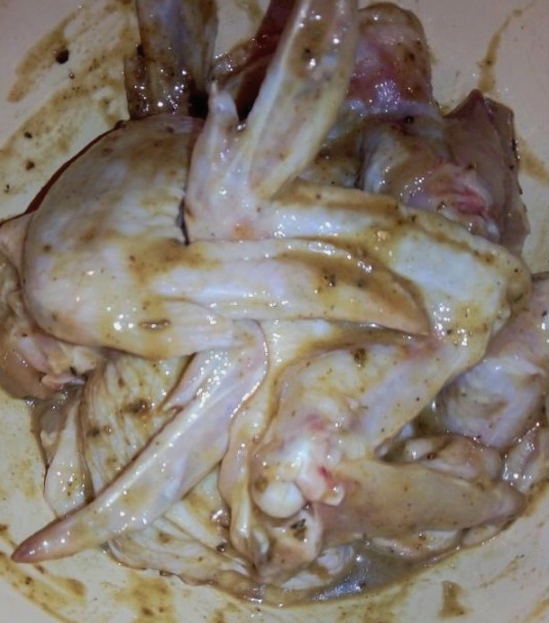 Куриные крылышки в медово-горчичном соусе на сковороде