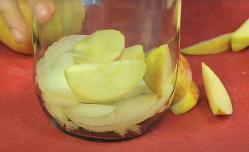 Куриная печень с яблоками и луком в банке в духовке