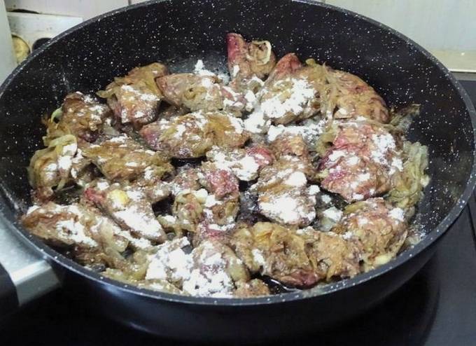 Печень куриная в сливках рецепт на сковороде с фото пошагово