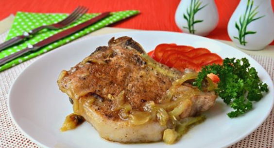 Вариант 1: Свинина кусочками в духовке в луково-соевом маринаде - пошаговый рецепт с фото