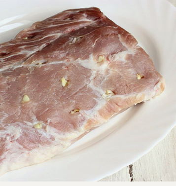 Как запечь свиную шейку целым куском в фольге в духовке
