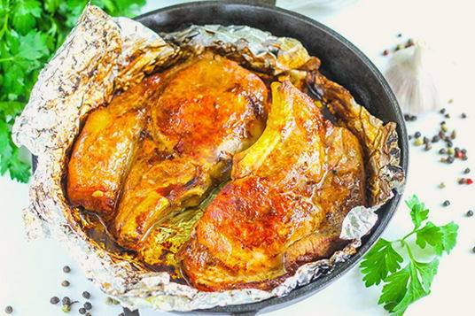 Рецепт свиной корейки в духовке с чесноком
