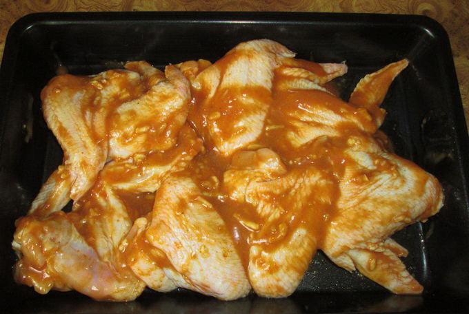 Куриные крылышки в медово-горчичном соусе в духовке