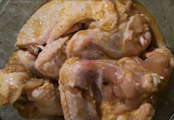 Куриные крылышки в соевом соусе, меде и горчице в духовке