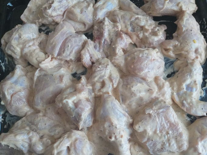 Куриные крылышки с картошкой в рукаве в духовке