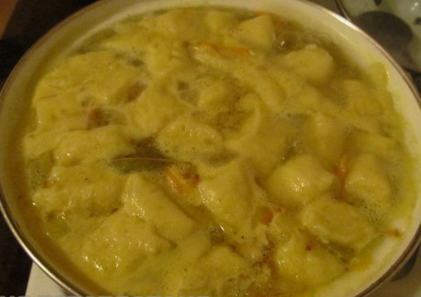 Суп с картофельными клецками на курином бульоне