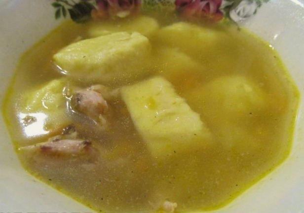 Суп с картофельными клецками на курином бульоне