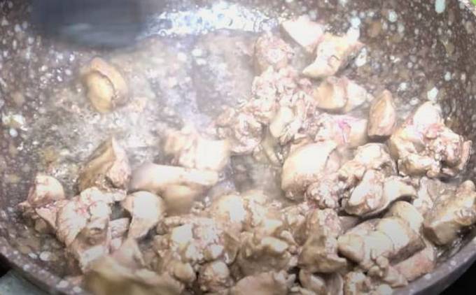 Куриная печень с грибами в духовке