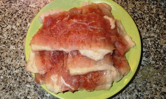Кусочки свинины с сыром в духовке