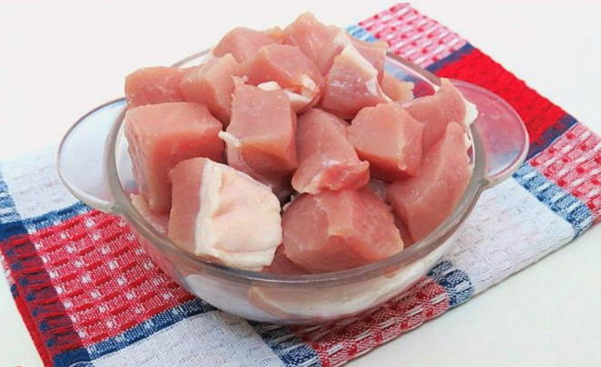 Кусочки свинины, запеченные в рукаве в духовке