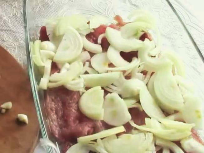 Кусочки свинины с картошкой в духовке