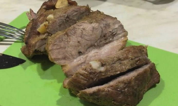 Как запекать свинину в рукаве в духовке: