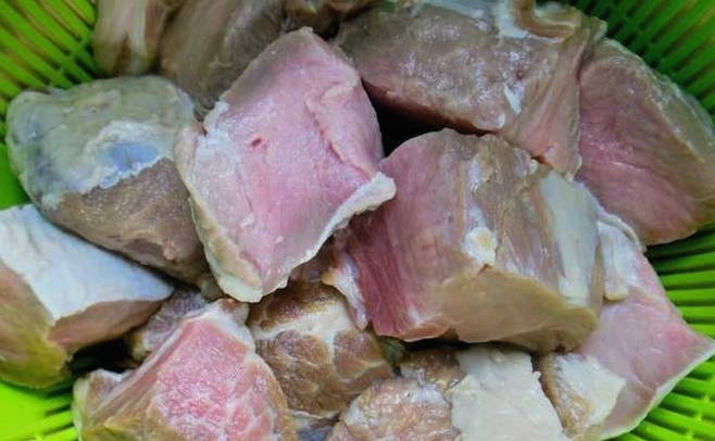 Свинина порционными кусками запеченная в духовке