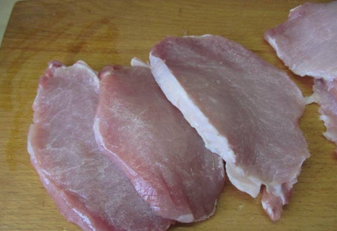 Кусочки свинины в сметане в духовке