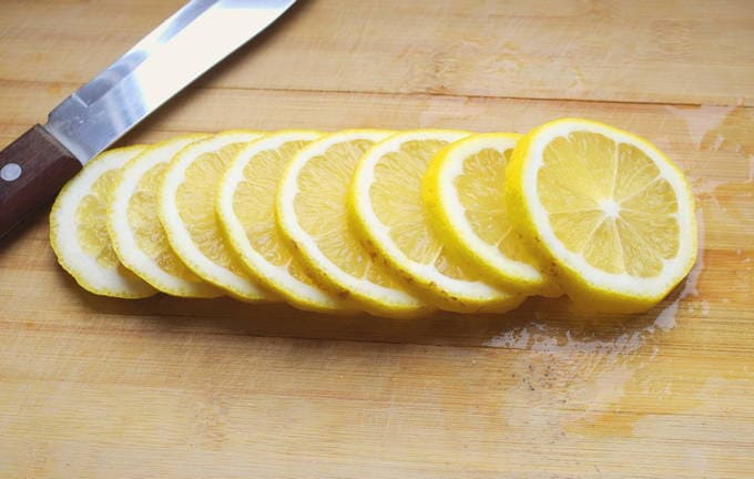 Тыква с корицей и лимоном кусочками в духовке