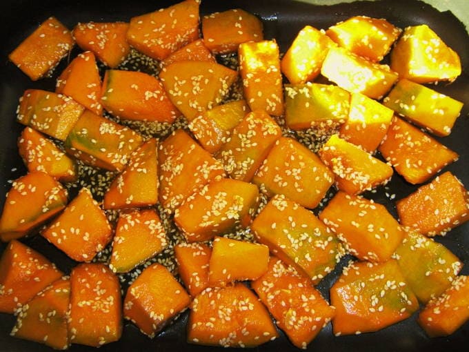 Тыква с чесноком и медом кусочками в духовке - вкусный рецепт запеченной тыквы с фото
