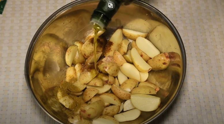 Картошка дольками в духовке с чесноком и сыром