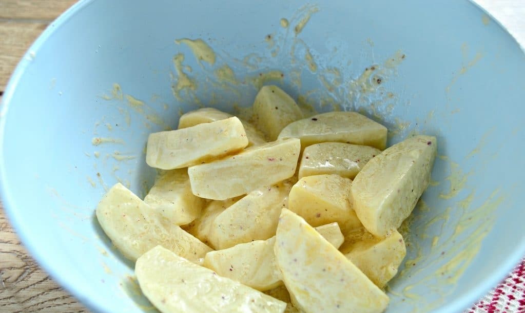 Картошка дольками в духовке с чесноком и майонезом