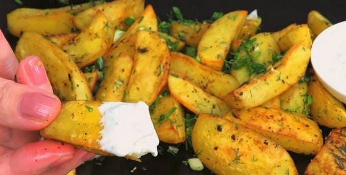 Видео рецепт: как просто и вкусно запечь картошку в духовке