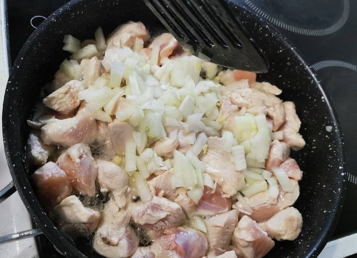 Как приготовить плов из свинины на сковороде в домашних условиях
