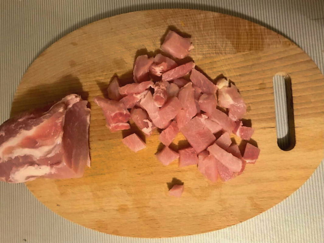 Плов с томатной пастой из свинины на сковороде