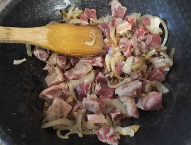 Как приготовить плов из говядины на сковороде в домашних условиях