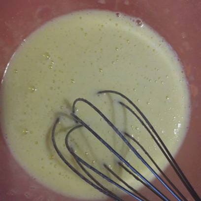 Кексы на молоке с изюмом в силиконовых формочках