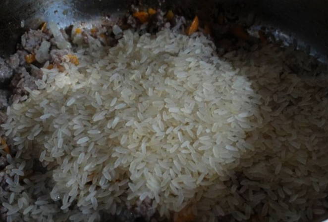 Как приготовить рис с фаршем на сковороде