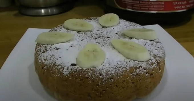 Творожный пирог с бананом и нектарином в мультиварке.