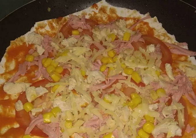 Пицца из резанного лаваша за 10 минут на сковороде