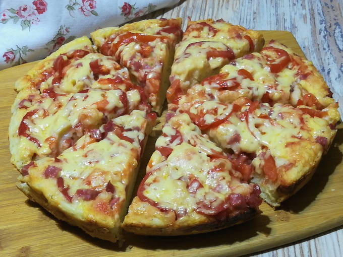Пицца со сметаной без майонеза на сковороде