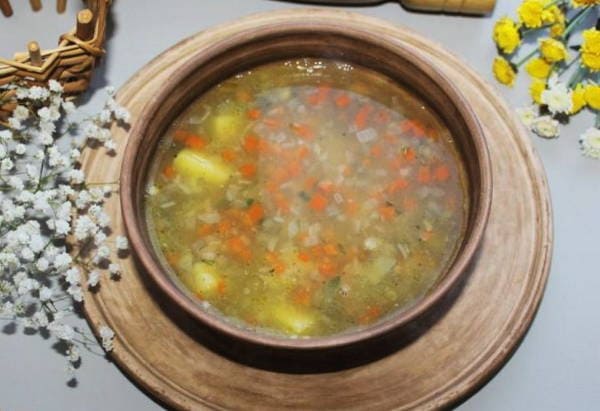 Гороховый суп с копченой колбасой и свининой