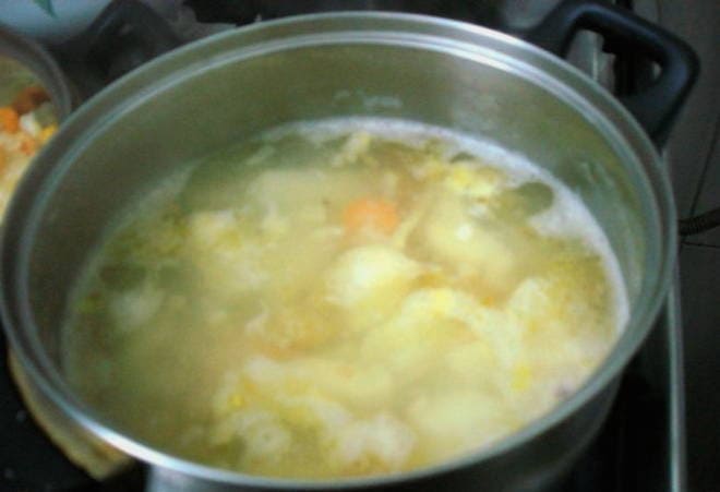 Гороховый суп-пюре с копченой колбасой