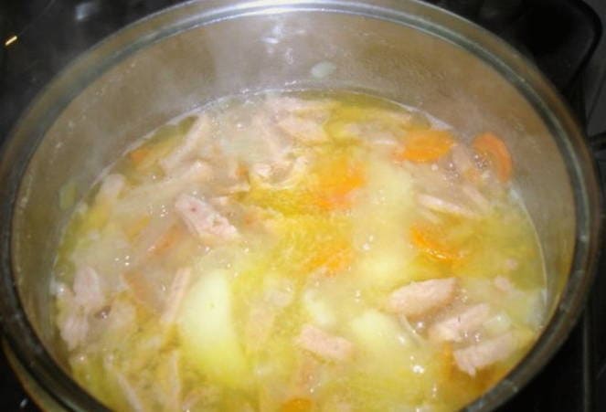 Гороховый суп-пюре с копченой колбасой